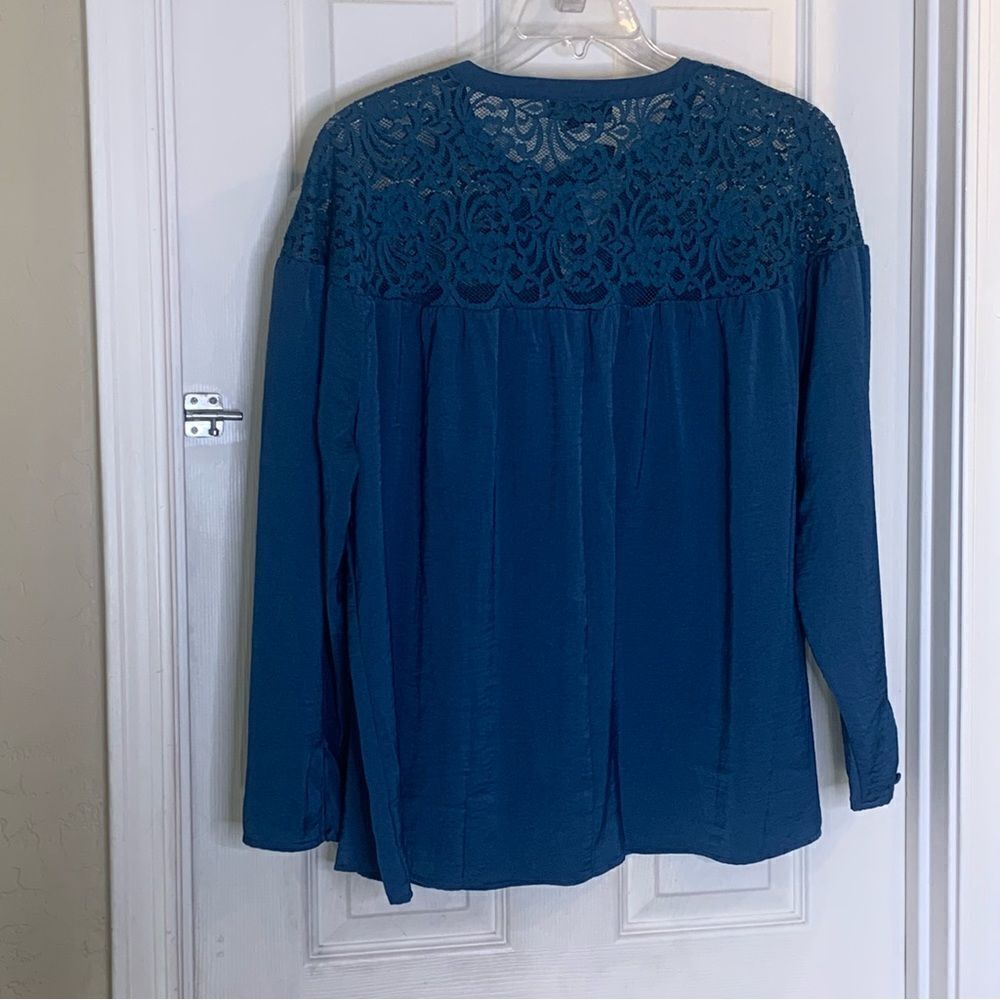 Lane Bryant Split-Neck Lace Yoke Top Size 20 - Picture 7 of 13